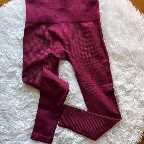 Savvi Seamless High Waist Legging In Cranberry - Picture 6 of 8